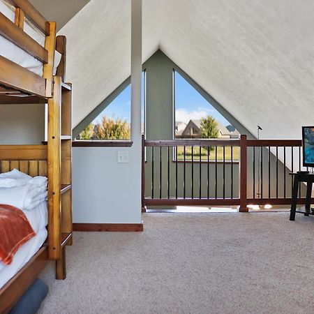 Boho Bungalow On The Pond W/ Hot Tub Arnolds Park المظهر الخارجي الصورة
