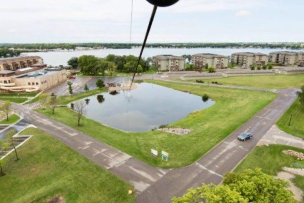 Boho Bungalow On The Pond W/ Hot Tub Arnolds Park المظهر الخارجي الصورة