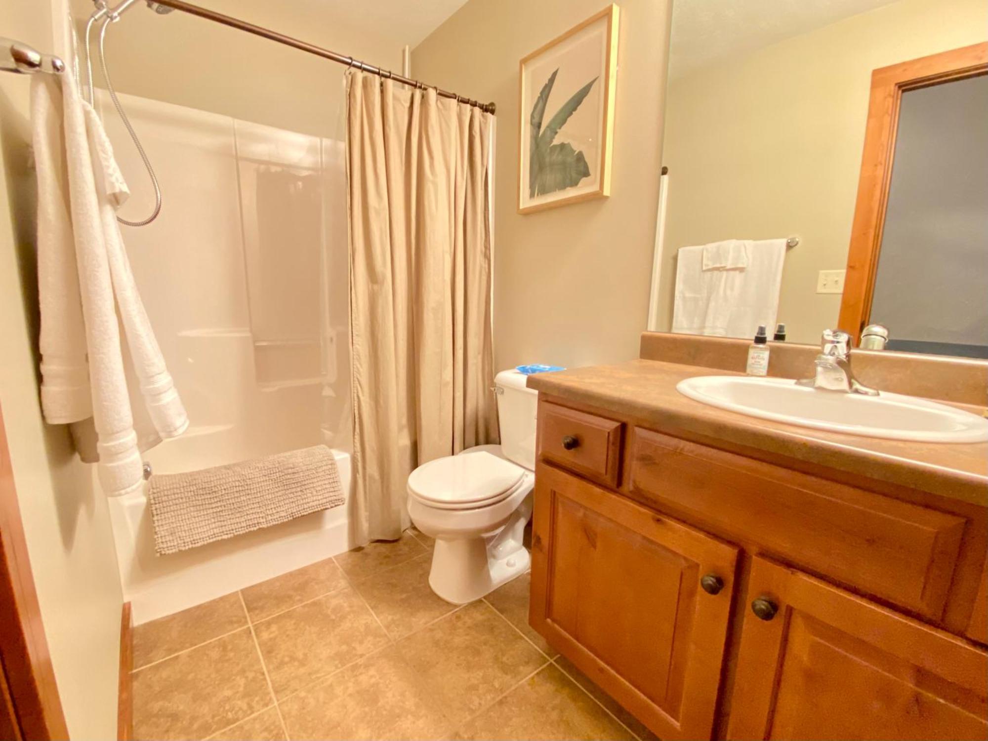Boho Bungalow On The Pond W/ Hot Tub Arnolds Park المظهر الخارجي الصورة