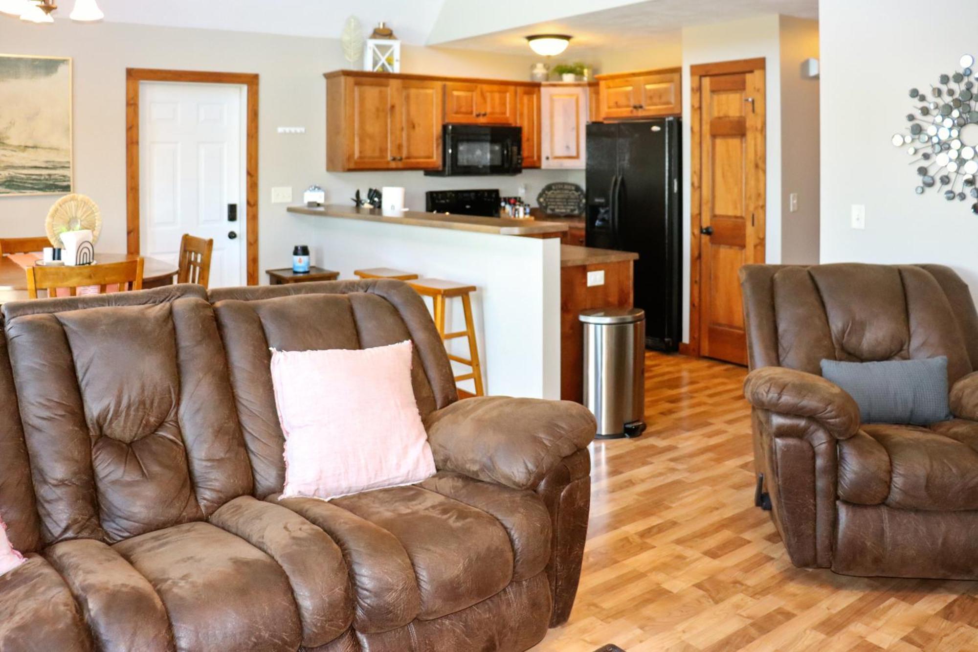Boho Bungalow On The Pond W/ Hot Tub Arnolds Park المظهر الخارجي الصورة