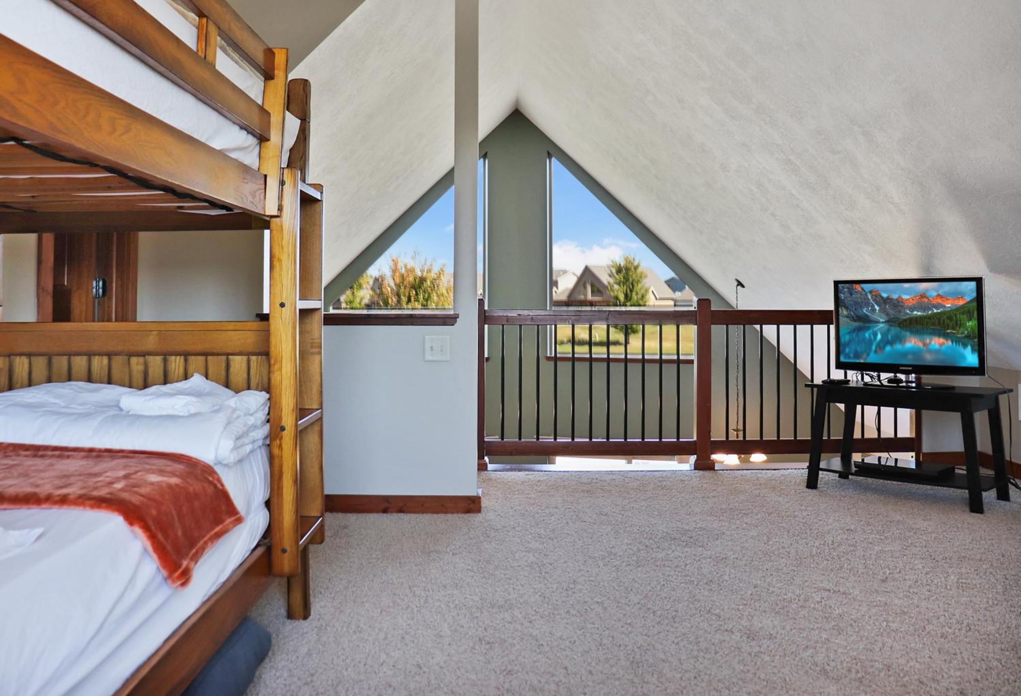 Boho Bungalow On The Pond W/ Hot Tub Arnolds Park المظهر الخارجي الصورة