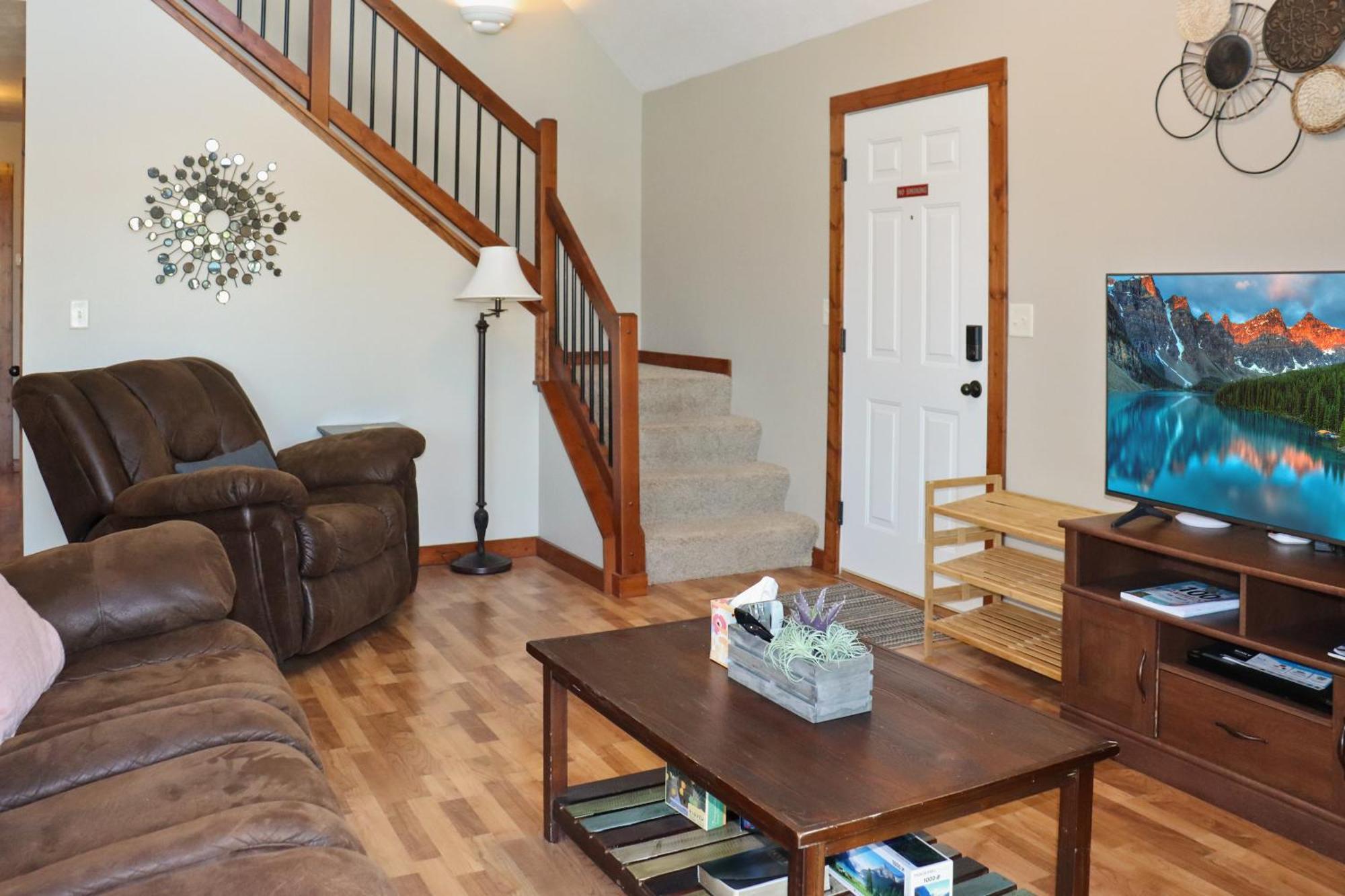 Boho Bungalow On The Pond W/ Hot Tub Arnolds Park المظهر الخارجي الصورة